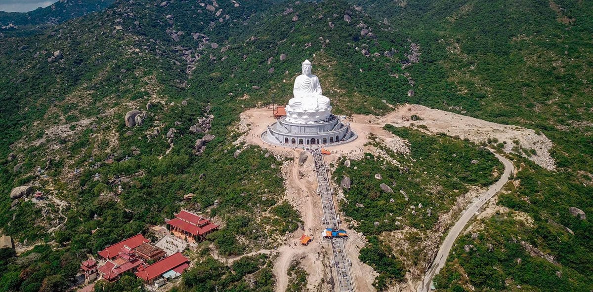 Tượng Phật cao nhất Đông Nam Á trên Chùa Ông Núi