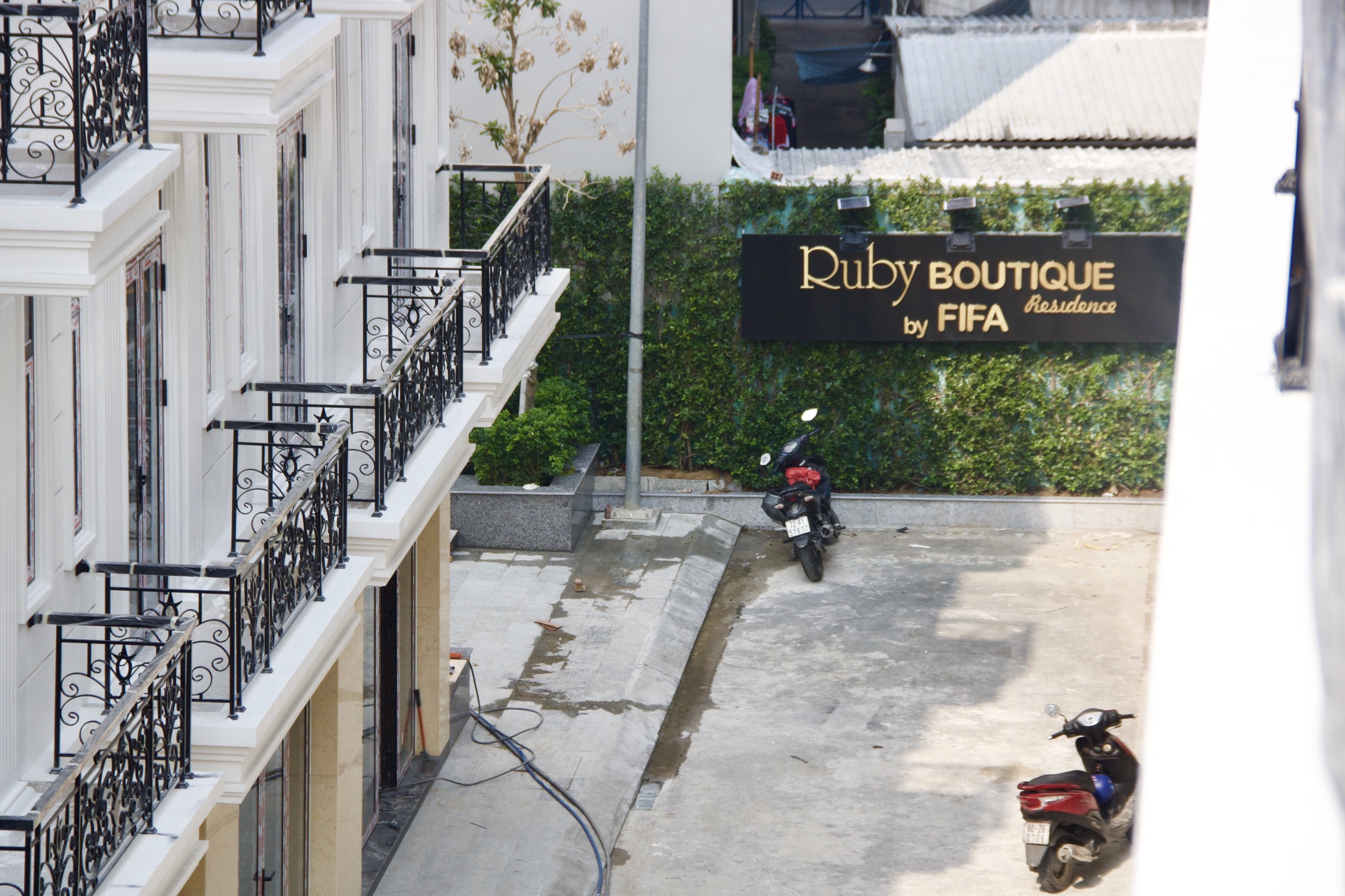 Ruby Boutique Residence: Nếu bạn đang tìm kiếm một nơi lưu trú sang trọng và đẳng cấp tại Thành phố Hồ Chí Minh, khách sạn Ruby Boutique Residence chính là sự lựa chọn lý tưởng của bạn. Đây là một khu nghỉ dưỡng ấn tượng với thiết kế hiện đại và đầy đủ tiện nghi để mang lại cho bạn một trải nghiệm vô cùng thú vị.